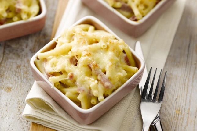 MACARONI MET HAM EN KAAS